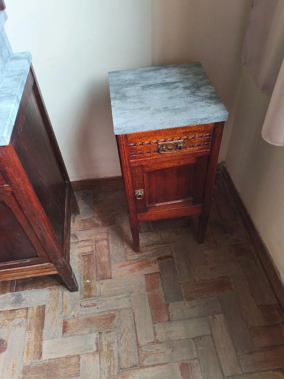 Móveis de quarto antigos - penteadeira e dois criados mudos. - Foto 4
