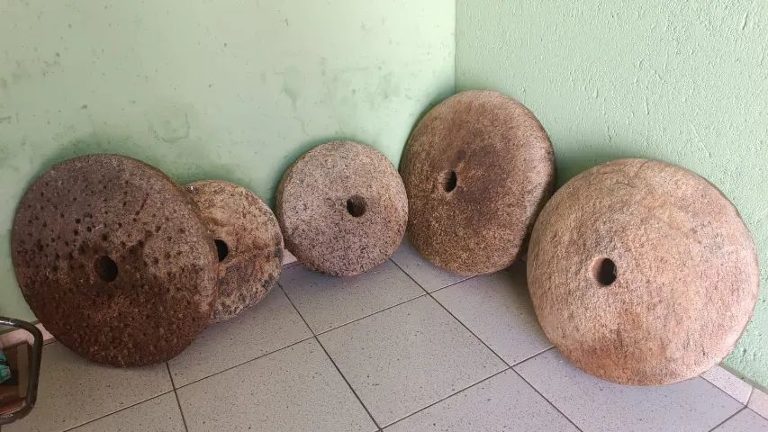 PEDRA DE MOINHO (pedra mó)
