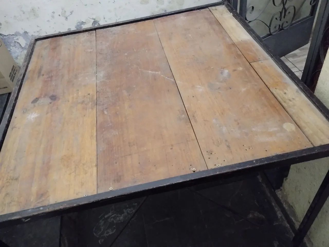 Mesa Funcional com Estrutura de Ferro. - Foto 4