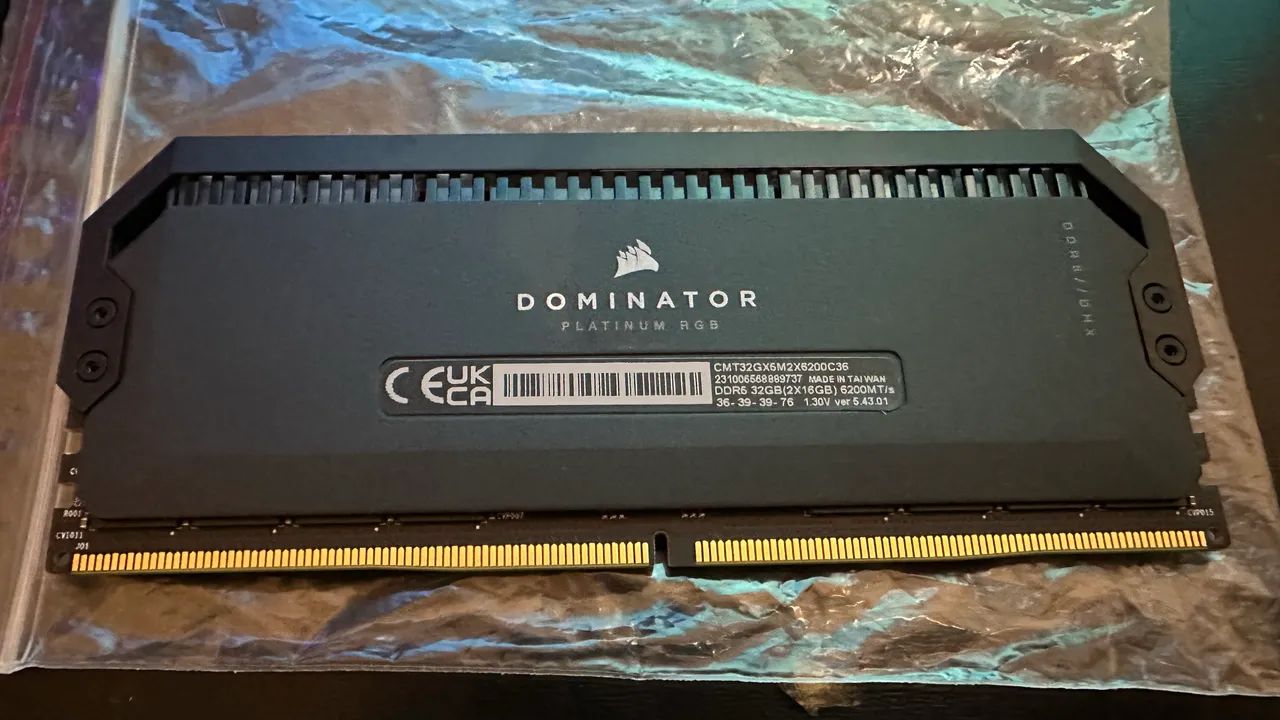 Memória RAM Corsair Dominator Platinum RGB DDR5 16GB 6200MHz defeituosa  - Foto 2