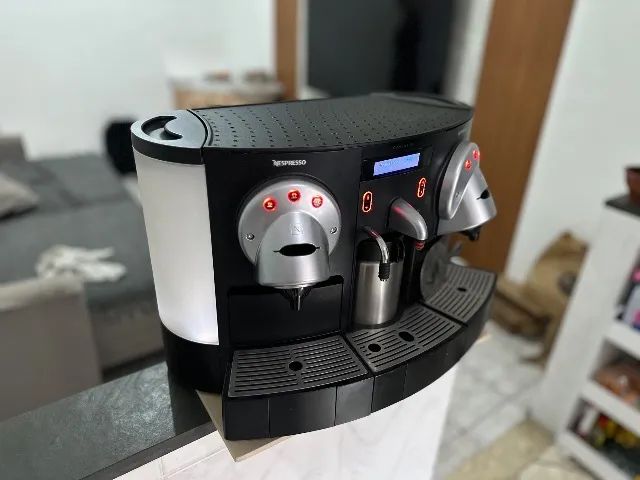 Cafeteira NESPRESSO  aceito troca em MACBOOK pro 16gb