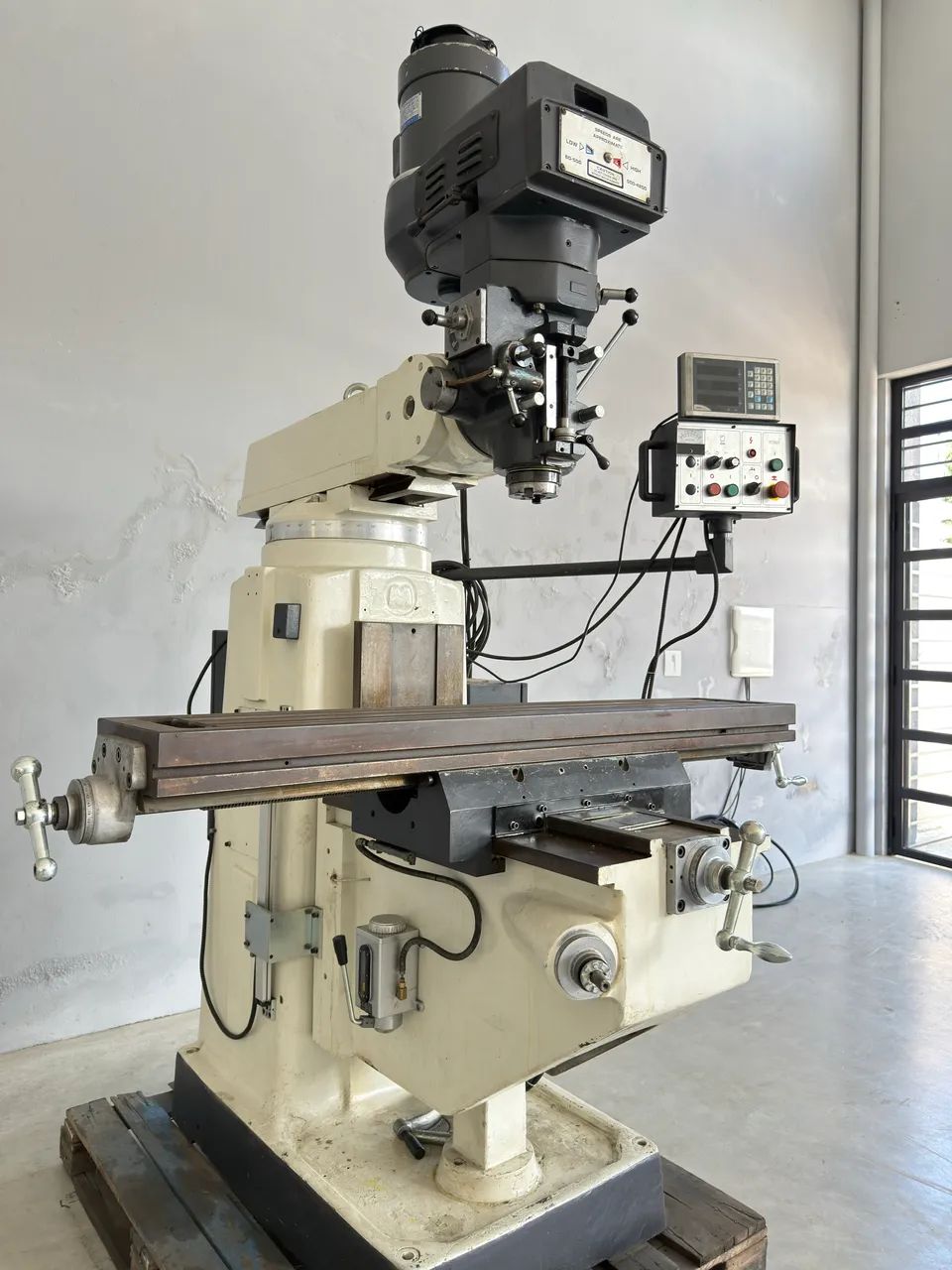 Fresadora Sunlike ISO 40 - Totalmente reformada 