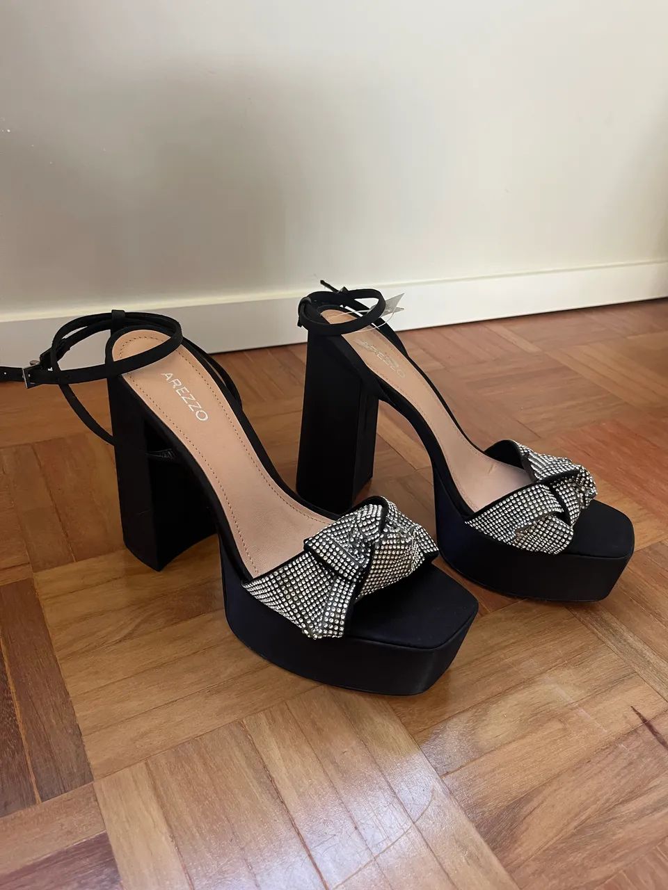 Sandália plataforma preta strass - Arezzo 37