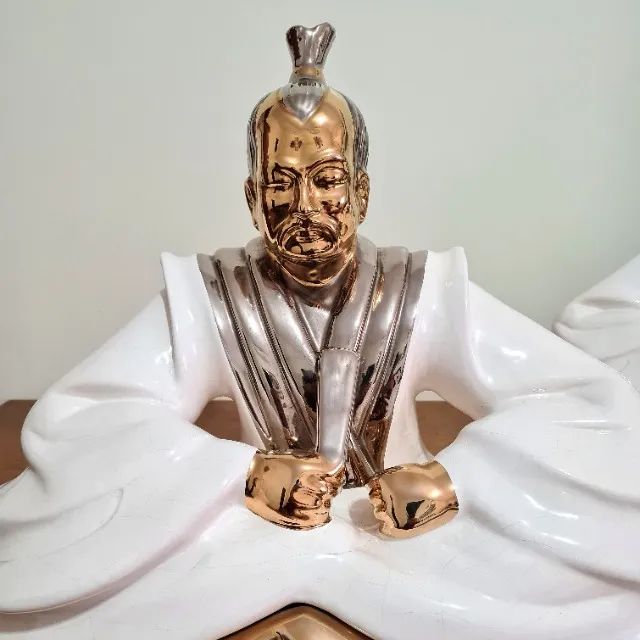 Antiguidade - Estatuetas em porcelana - Foto 4