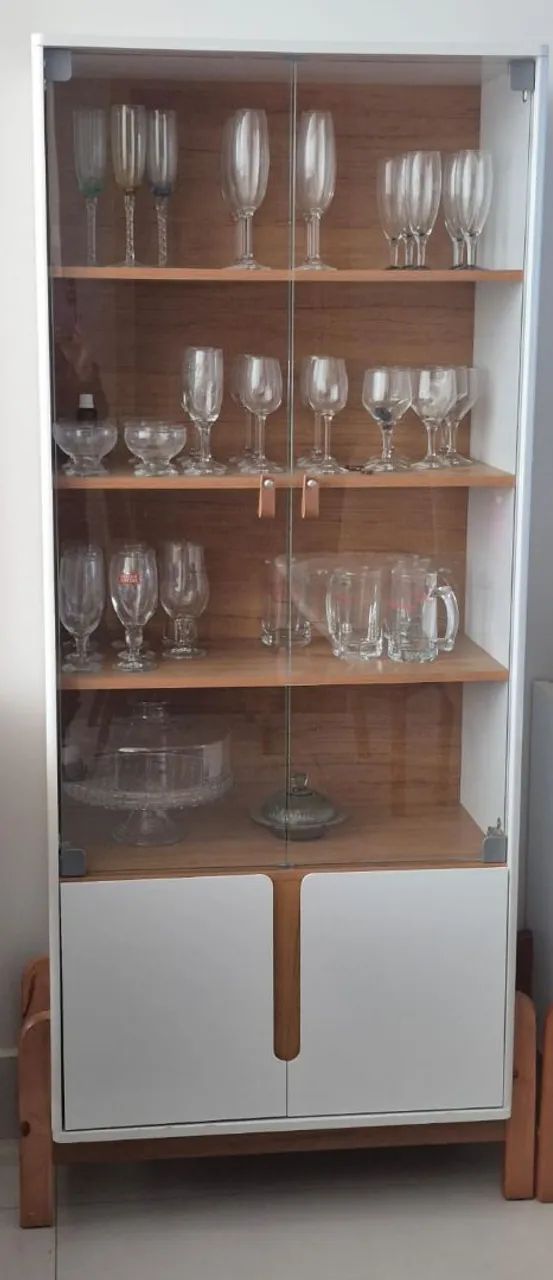 Vendo Cristaleira de Madeira 