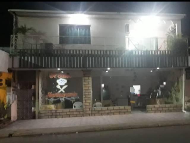 Casa com ponto comercial