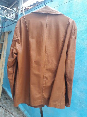 jaqueta de couro feminina usada