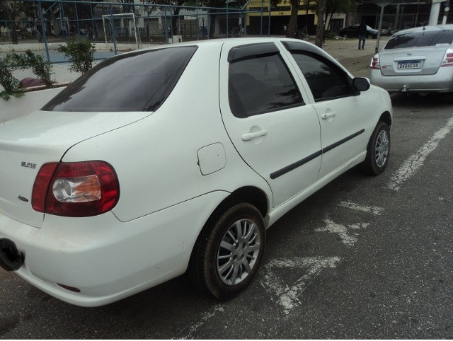 Fiat siena hlx 2006 em perfeito estado financio mesmo com nome sujo - Foto 3