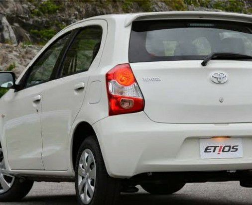 CARRO ÉTIOS RET