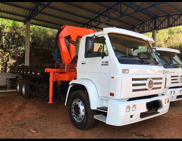 CAMINHÃO VOLKSWAGEN 17.180. ANO 11/12. PARCELO