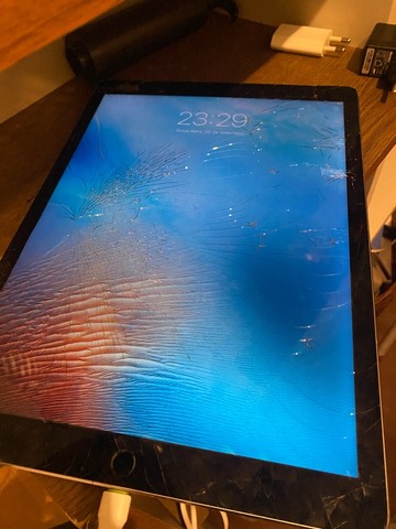 iPad 12,9 1 geração ( TELA TRINCADA)