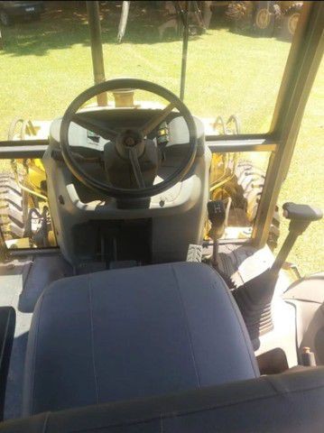 Retroescavadeira New Holland LB110 Totalmente operacional.