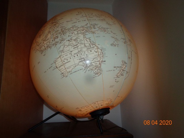 Antiga Luminária Em Forma De Globo Terrestre - Foto 3