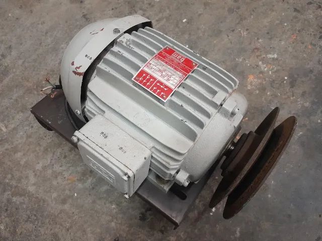 Motor elétrico trifásico 3 (HP-CV) 1710 RPM 220/380 V