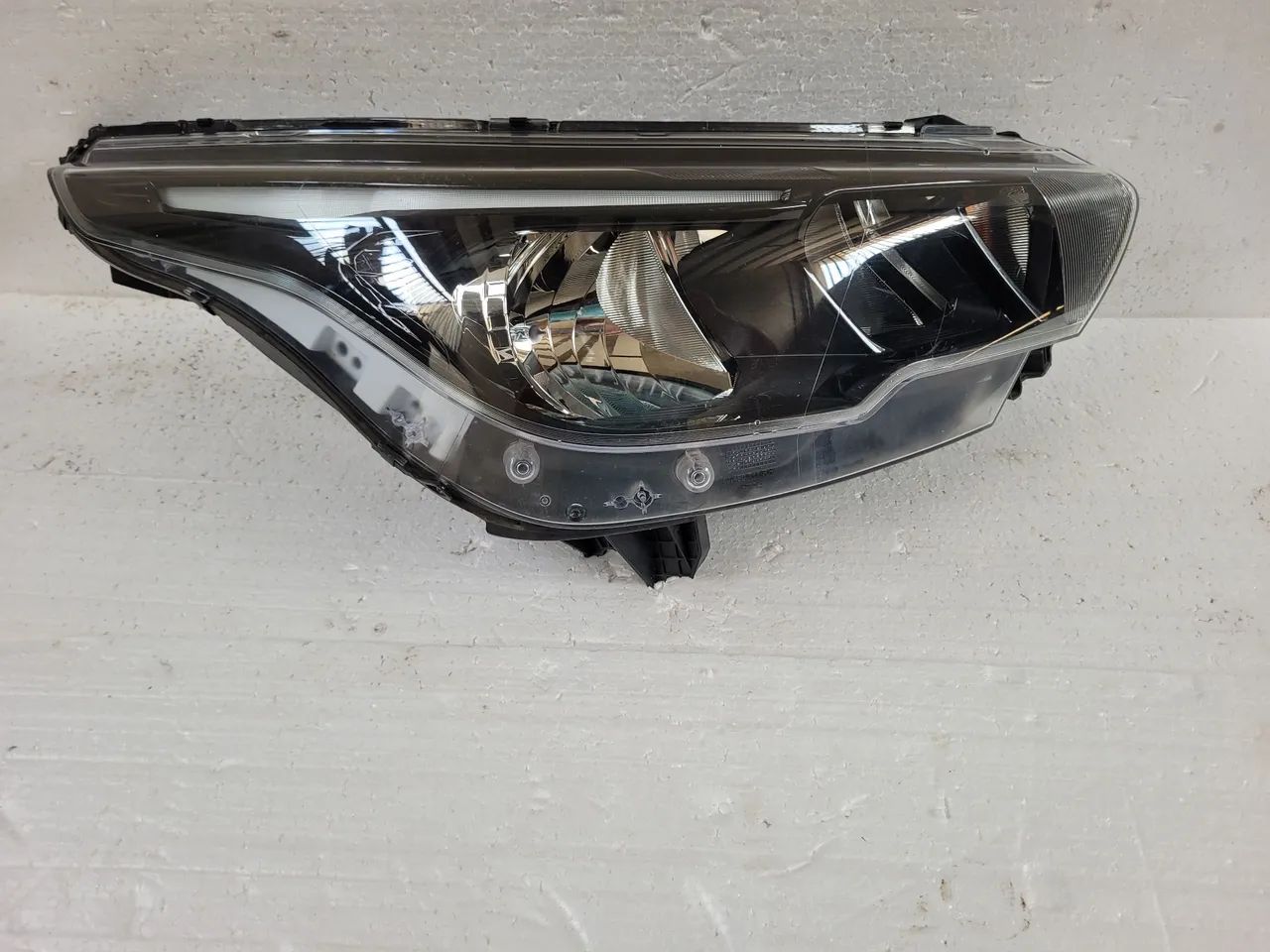 Farol direito argo cronos led