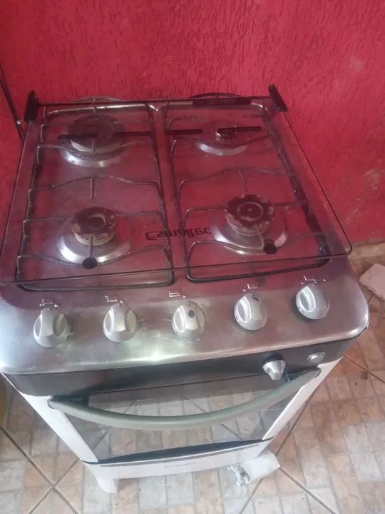 Vendo gente fogão Esmaltec conservado mas funciona só duas bocas e o forno - Foto 6