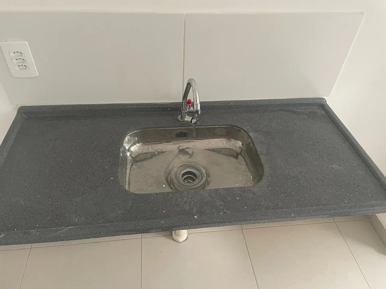 Pia de mármore sintético 