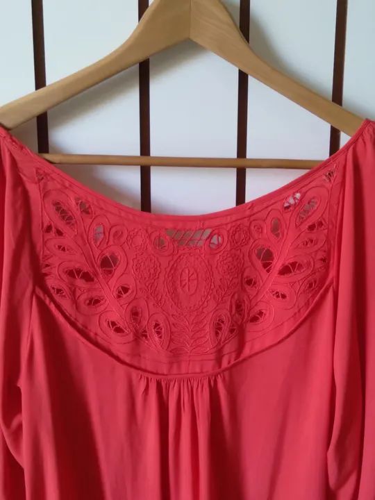 Blusa feminina vermelha com renda mangas longas e bufantes - Foto 5