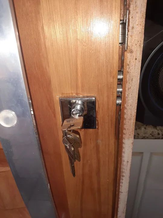 Vendo uma porta padrão altura 210cm? Com 80cm - Foto 6