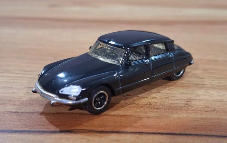 Matchbox '68 Citroen DS - Real Series Heritage Classics 2008