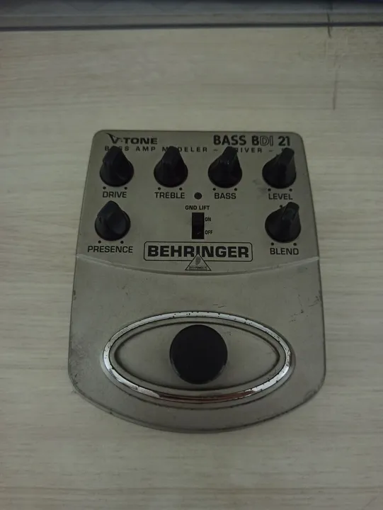 Bass Behringer BDI21 V-Tone | Musica Center