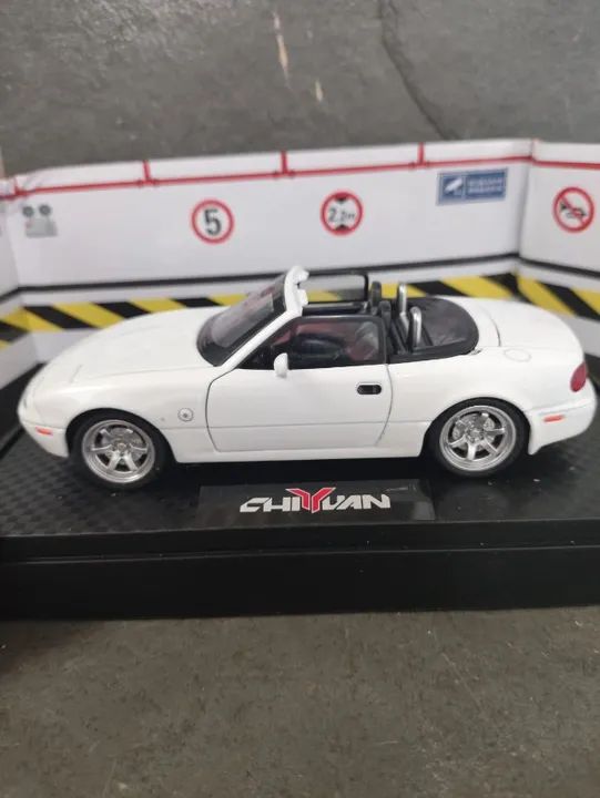 Miniatura Mazda MX-5 Conversível 1:32 15cm com luzes - Foto 3