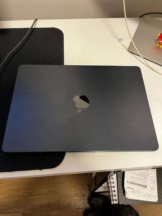 Macbook Air 2022 - 8GB/SSD512 Pra vender logo