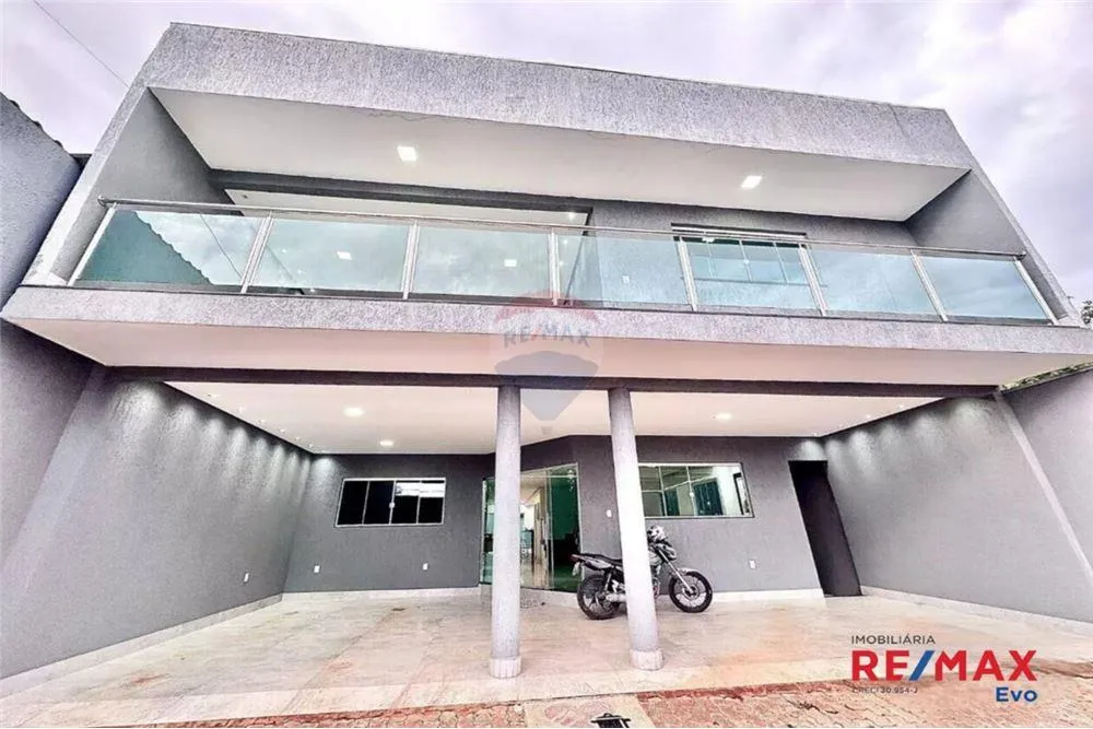 Casa reformada 5 quartos em Taguatinga Sul