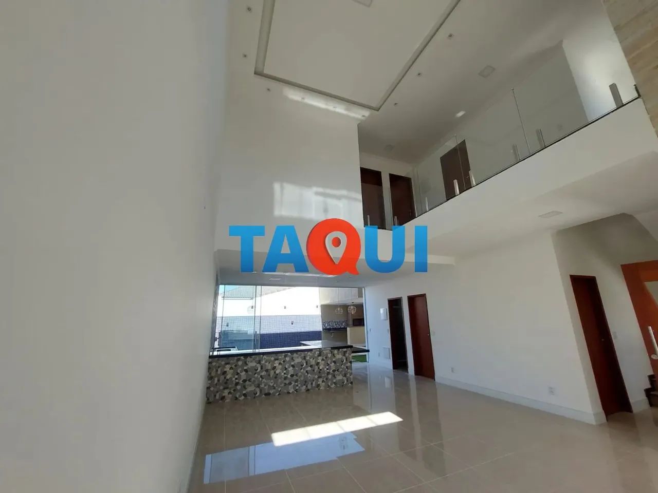 Casa duplex com 4 quartos, sendo 2 suítes. Piscina com deck molhado. Cabo Frio - Foto 4