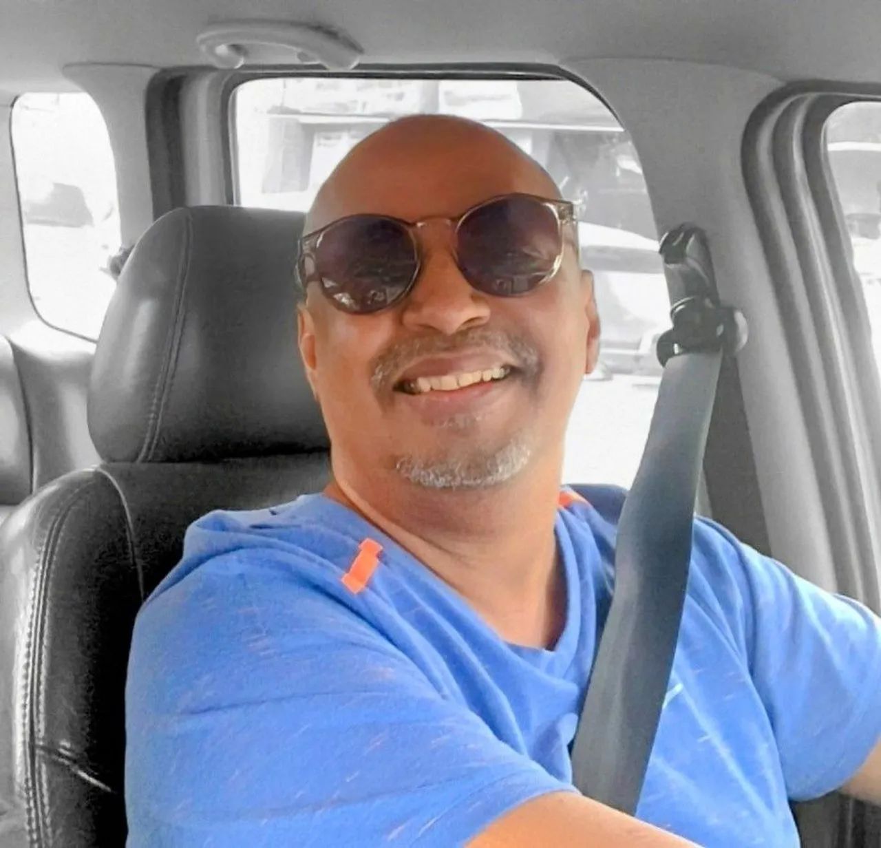 Motorista com carro  - Foto 5