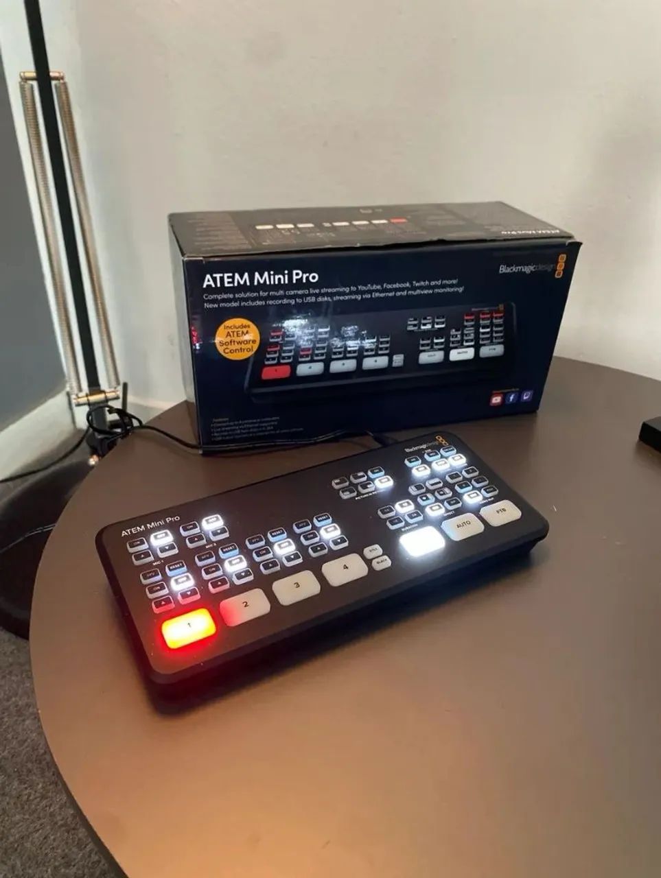 Blackmagic atem mini pro mesa de corte switcher