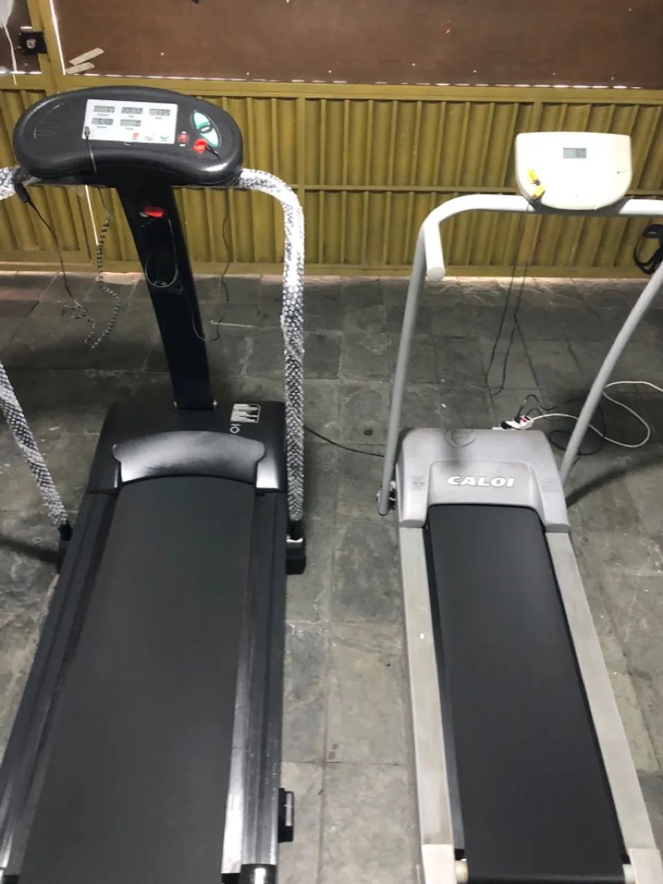 Esteira Athletic advanced 2 e Caloi Cle 20 