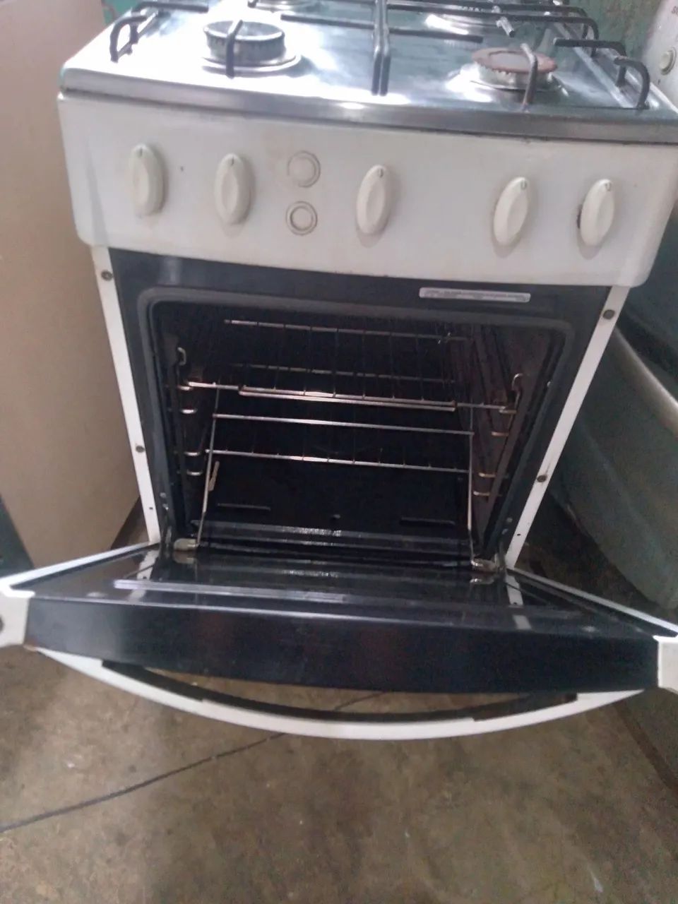Fogao comtimental  4 B  altmatico forno bom conservado  funciona td  entrega  pq tx