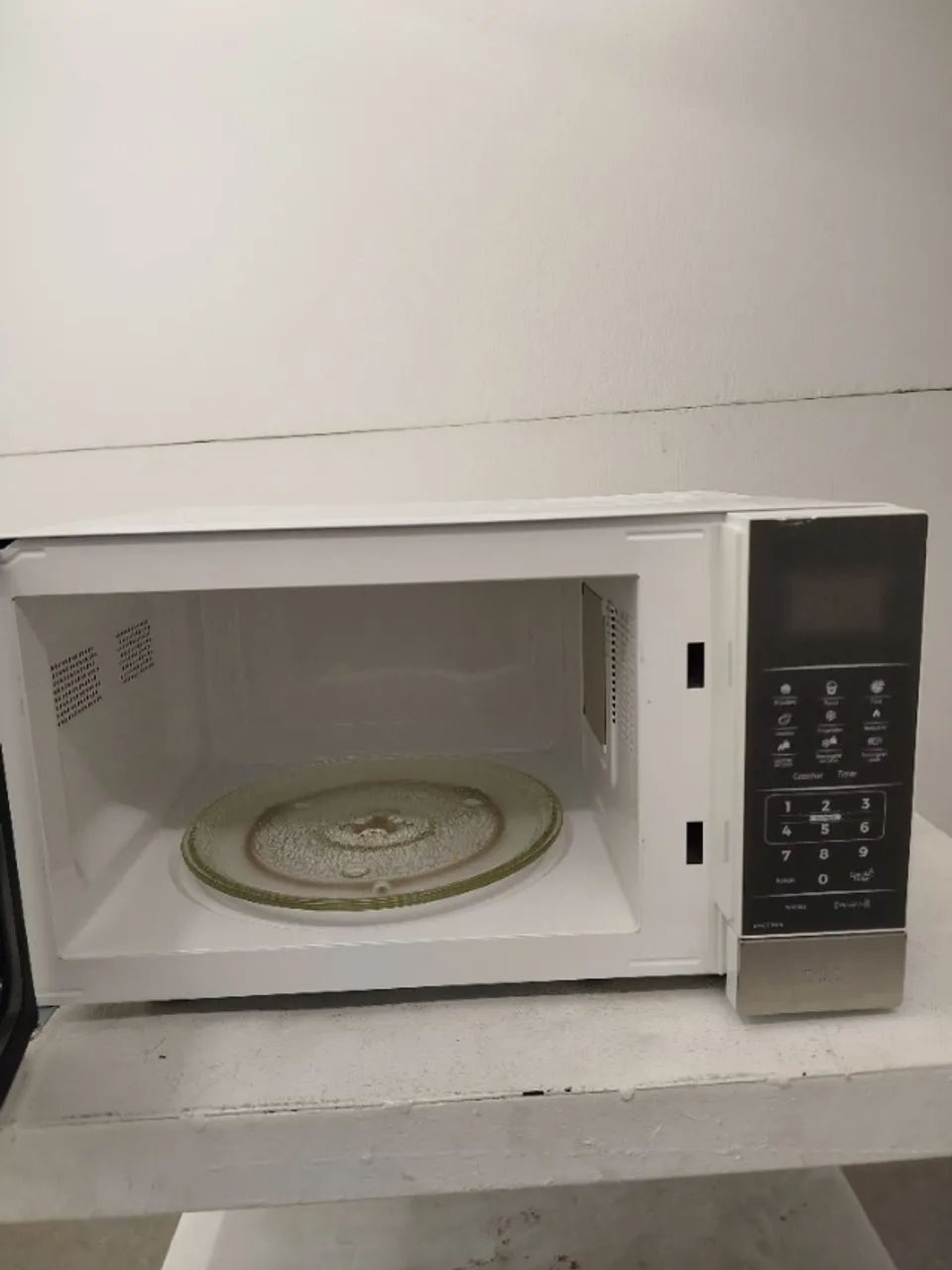 MICROONDAS BRITANIA 28L INX BMO28IEB 127v- OUTLET - Foto 2