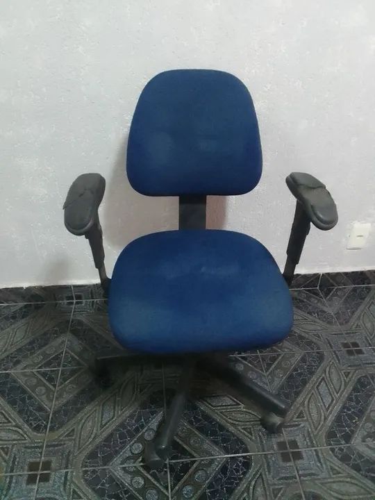 Cadeira Escritório Giratória com Rodinhas.