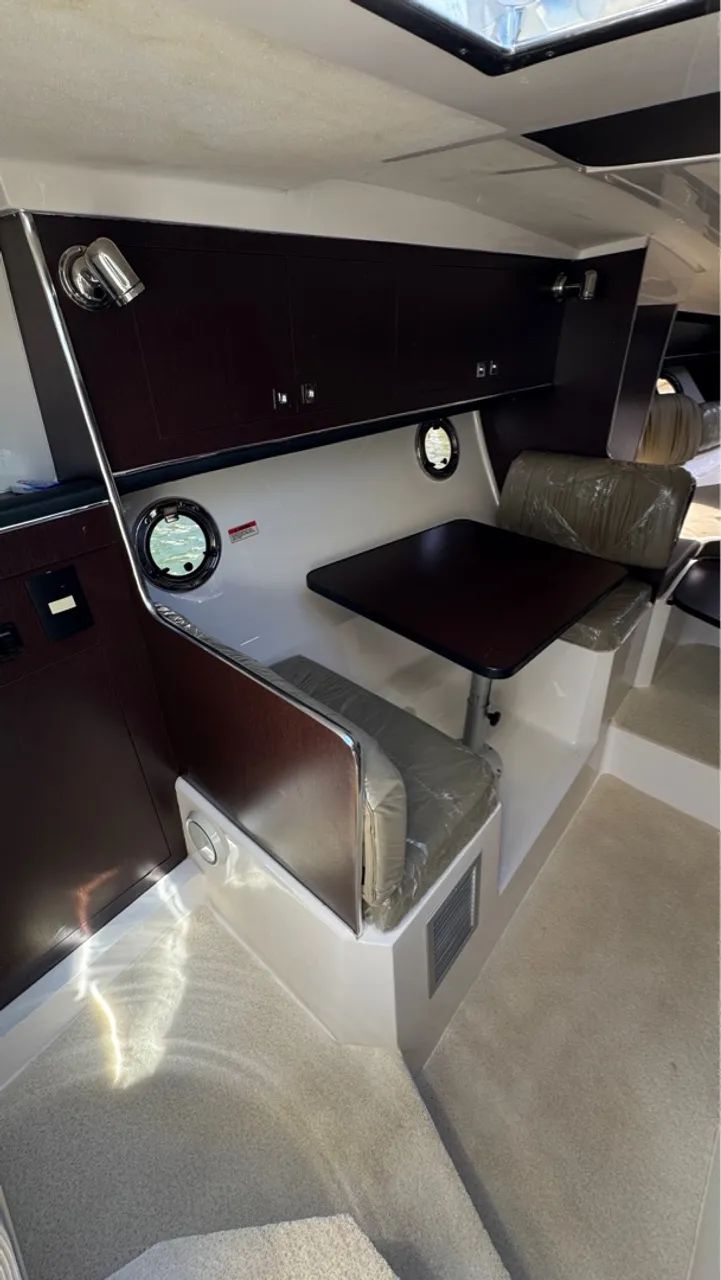 Lancha Ventura 330 Premium com Motor Volvo Pente 8.1 380Hp com apenas 282 horas  - Foto 11