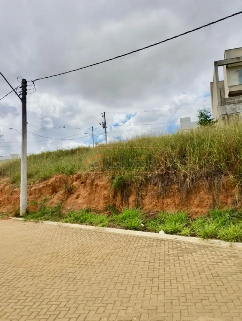 Lote com Frente para Duas Ruas