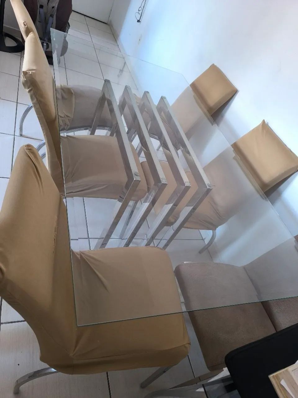 Mesa de Jantar de Vidro com Base em Aço Inox
