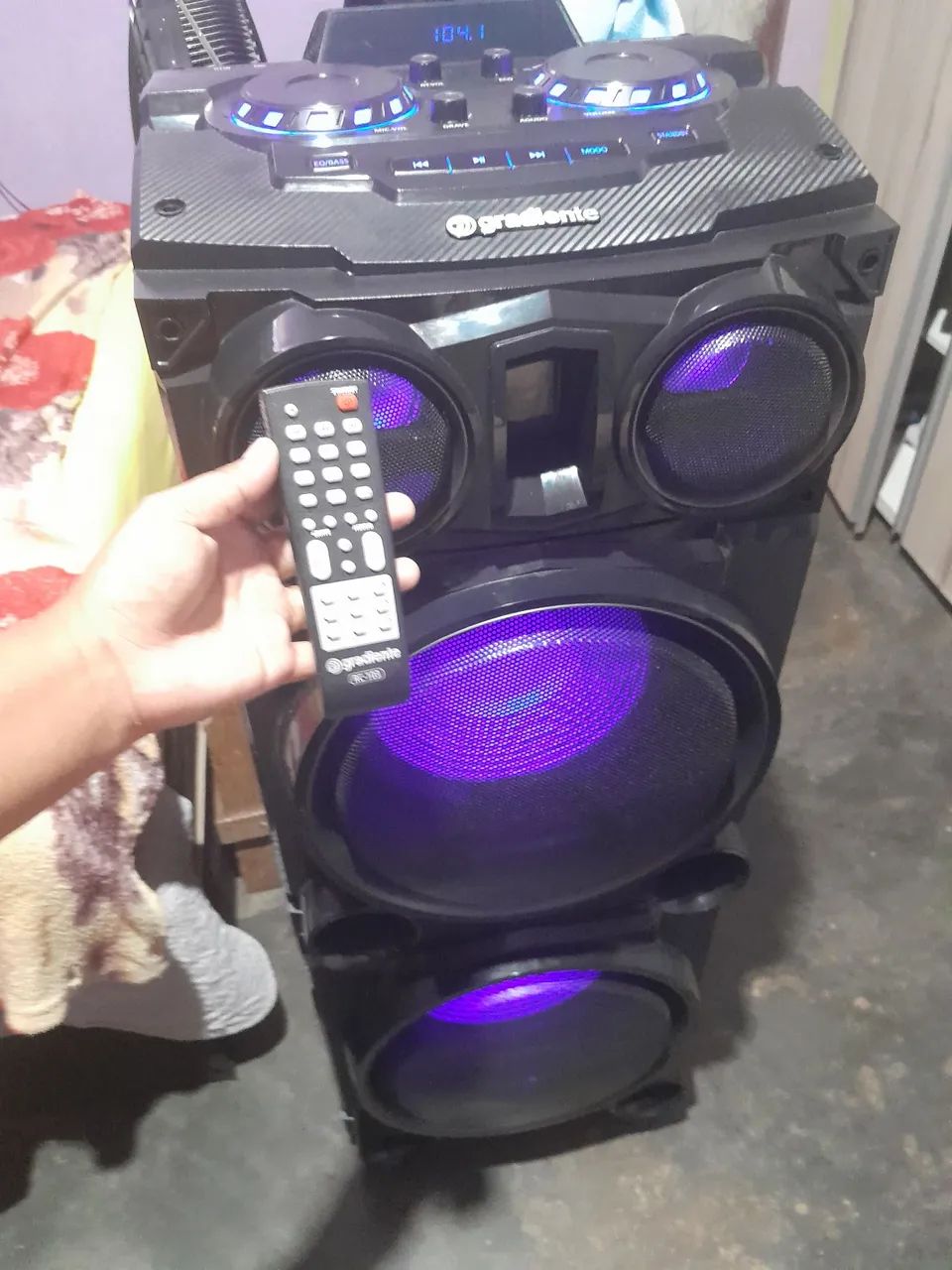 Caixa de Som Gradiente com Bluetooth e LED