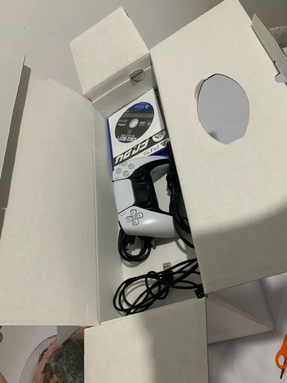 PS5 com Leitor de Disco + 2 Jogos + Controle Original