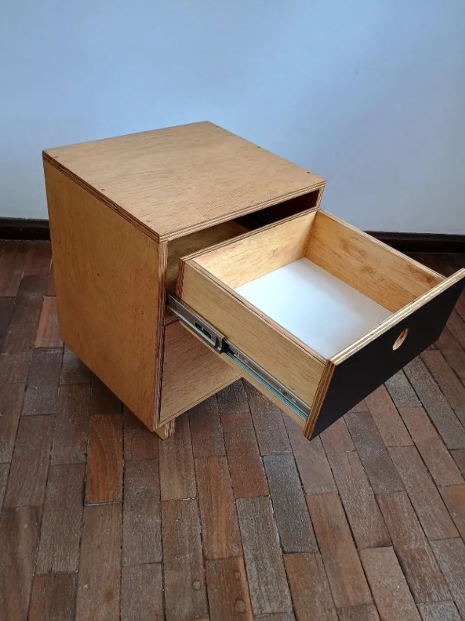 Criado mudo / mesa de cabeceira em compensado naval - Foto 3