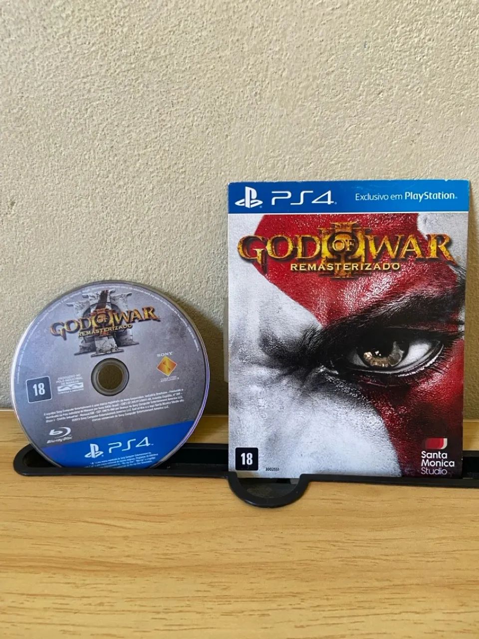 God Of War 3  PS4 (mídia física) Remasterizado em PT-BR (seminovo) - Foto 3