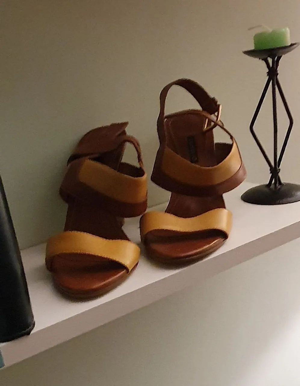 Sandália Amarela e Caramelo - Corello - Foto 2
