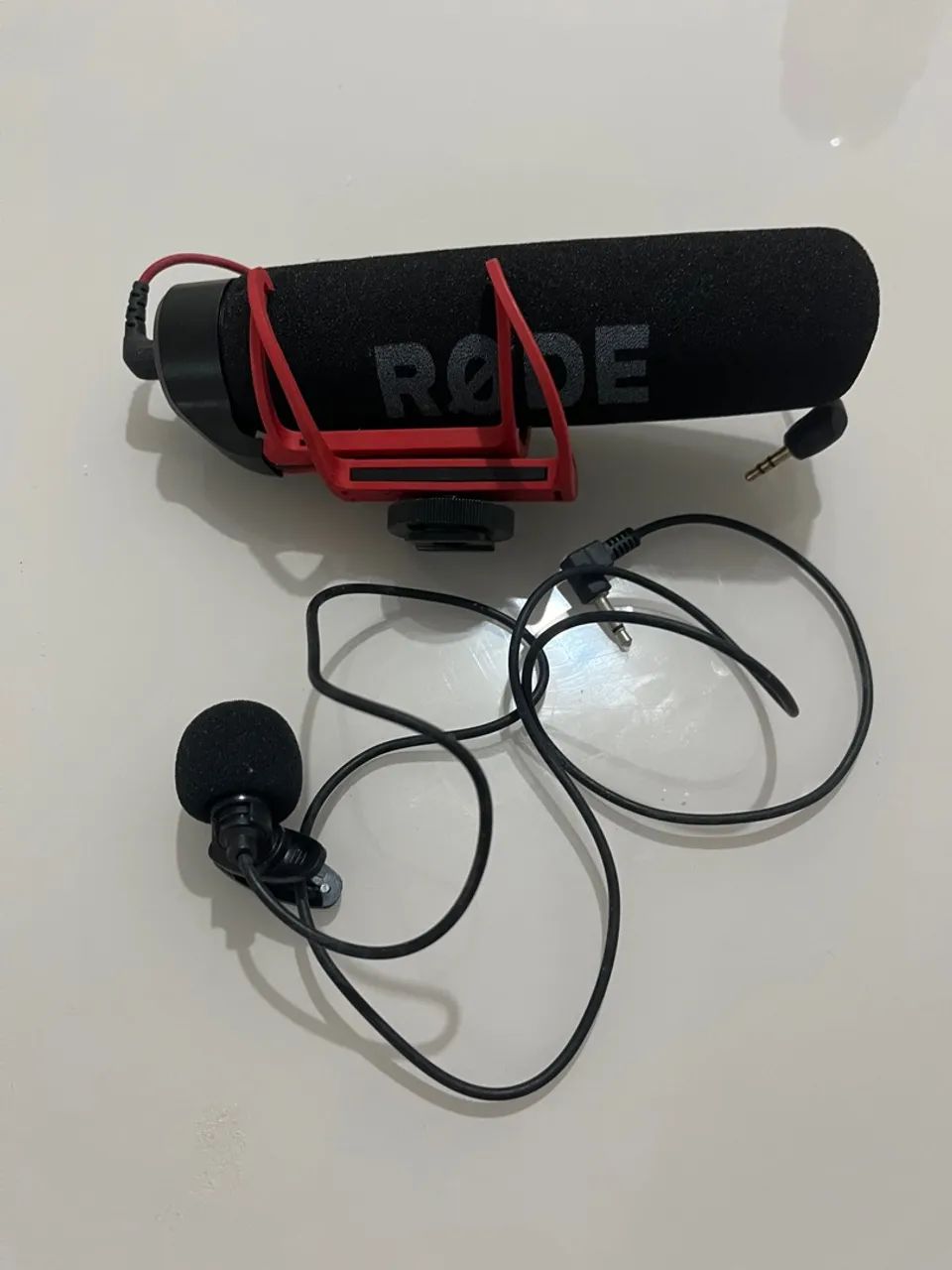 Microfone Rode Videomic Go Cor Preto + Lapela