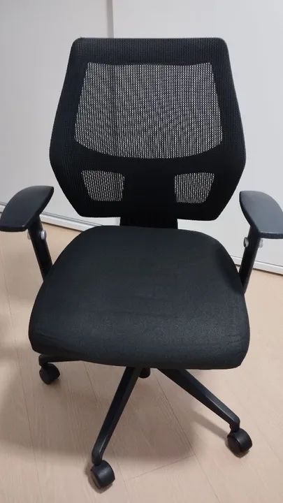 Cadeira Ergonomica Giratória Preta com Rodinhas - Foto 3