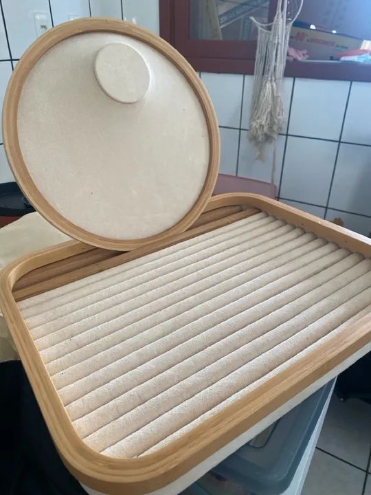Expositor de anéis e colar suede bege - Foto 3
