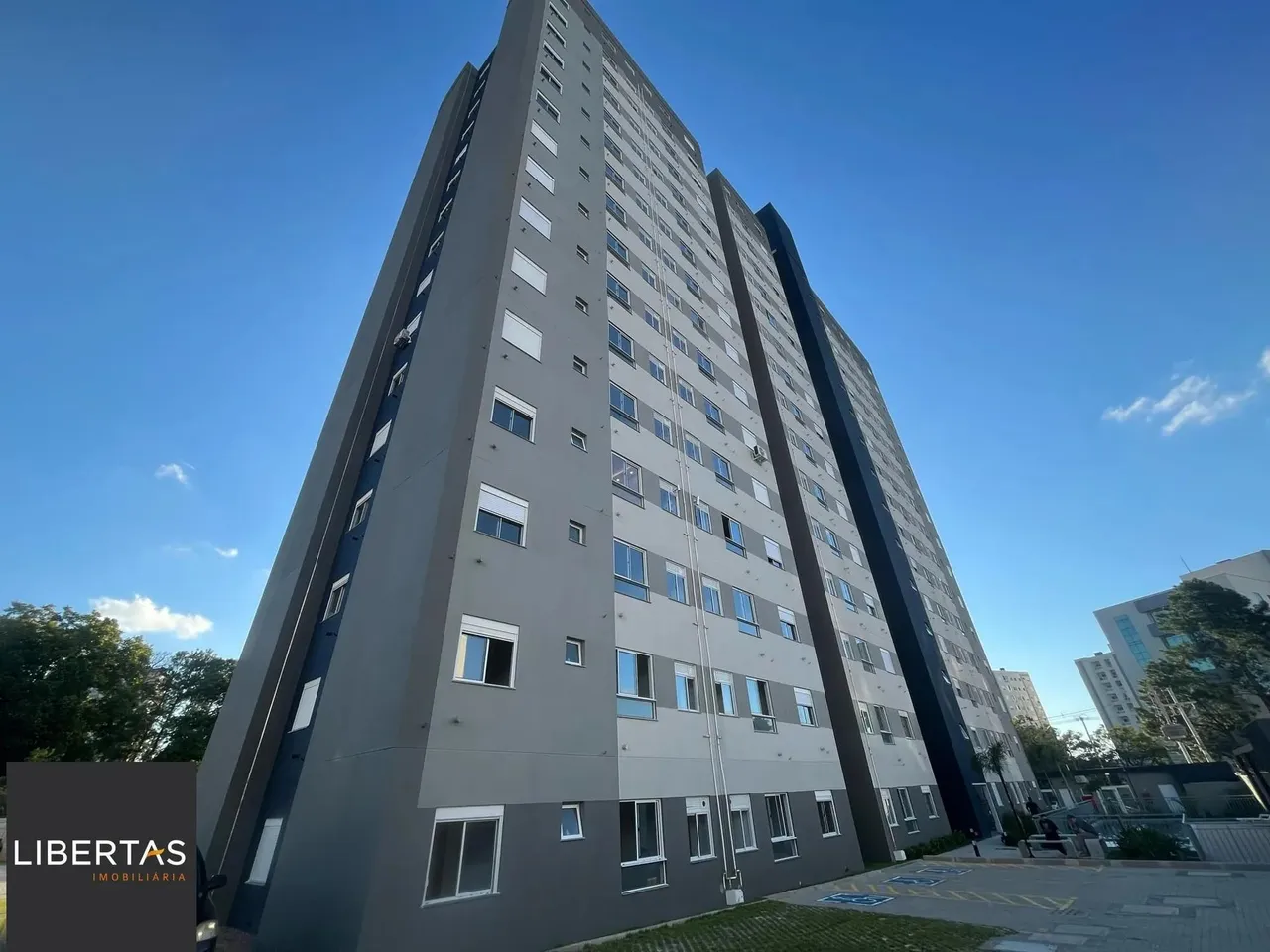 Apartamento de 2 quartos e 1 vaga de garagem no bairro Morro Santana em POA