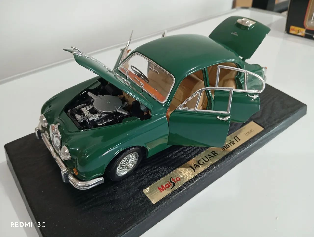 Miniatura Jaguar Mark II (1959) - Maisto Special Edition - escala