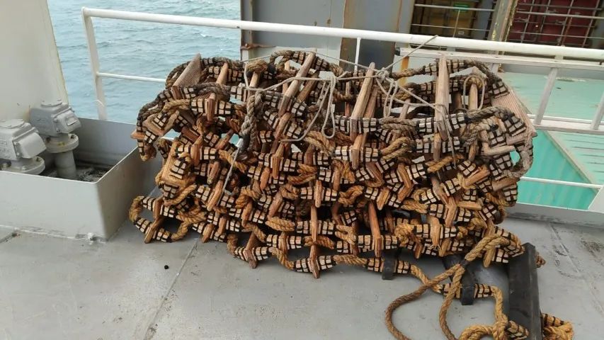 Escada Quebra-Peito (Escada de Prático)