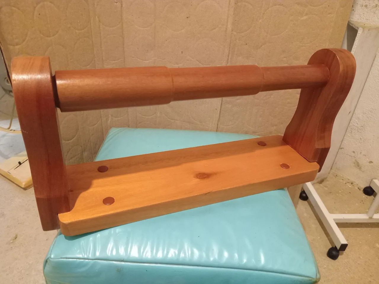 Suporte de Papel Higiênico de Madeira